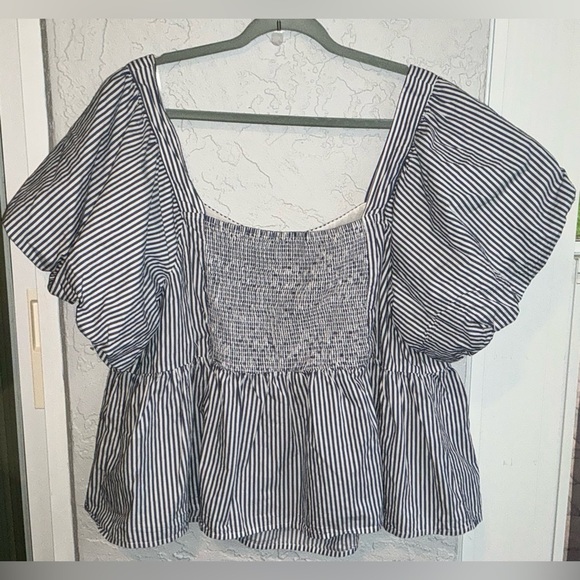 Old Navy Striped Navy Blue and White Women's Top (NWOT) - Picture 6 of 7